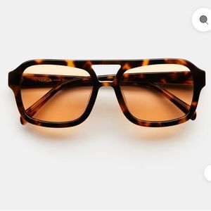 NWT Vehla Dixie Sunglasses